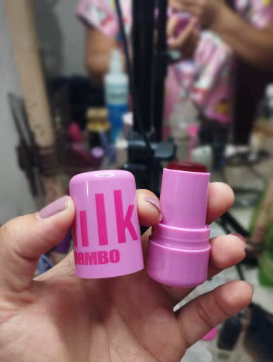 M. ⭐⭐⭐⭐⭐
Incredible 🫢 ! I loved the tone, it lasts a long time and the gel is quite soft. It has a very rich smell. I highly recommend it